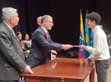 613 estudiantes de la Universidad Rafael Urdaneta reciben reconocimiento por su promedio académico