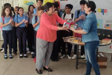 URU dona 220 ejemplares de libros para el Liceo Nacional Octavio Hernández